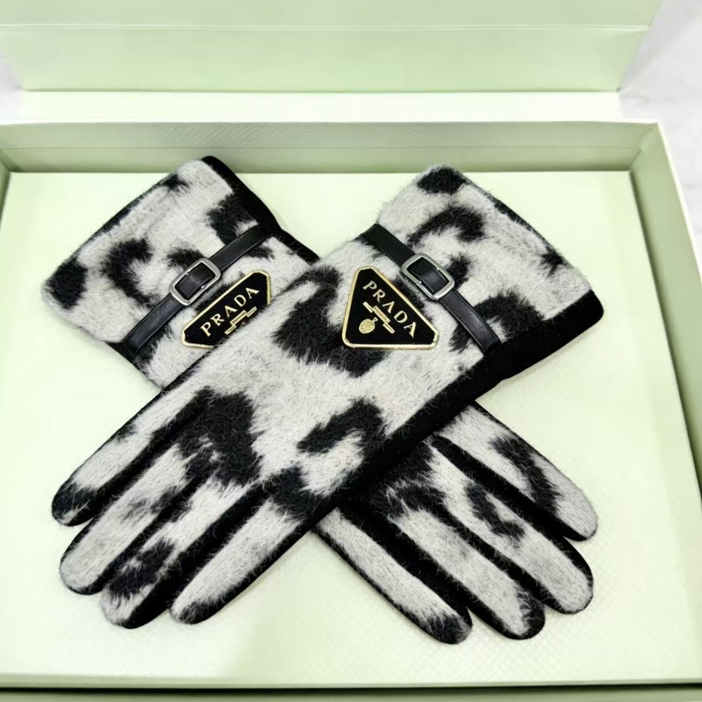 Prada Leopard Print Wool Blend Gloves